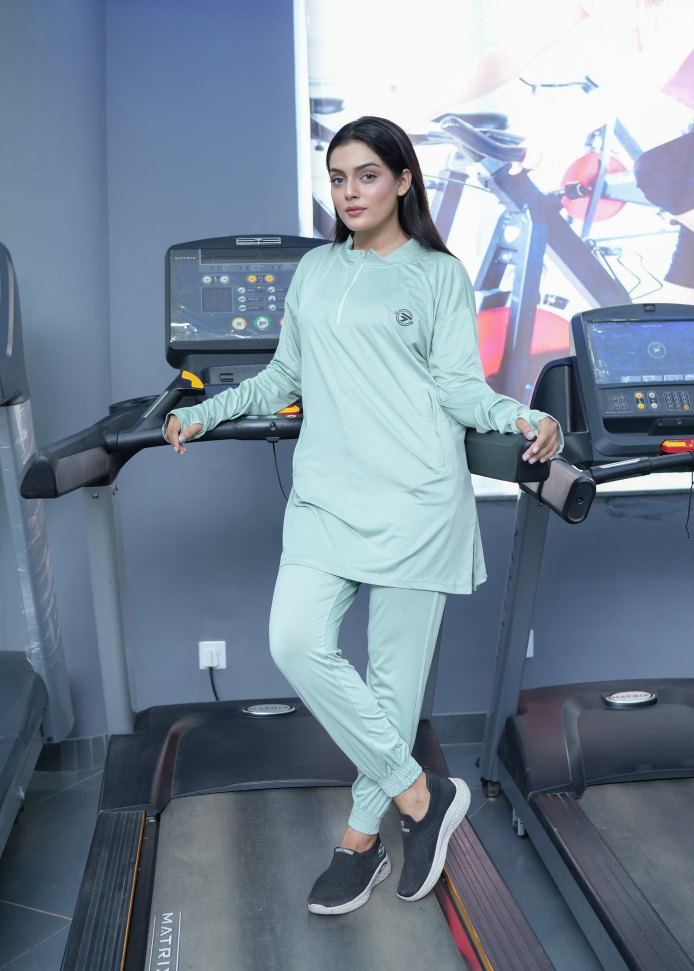 Modest pista straight top with pista trouser