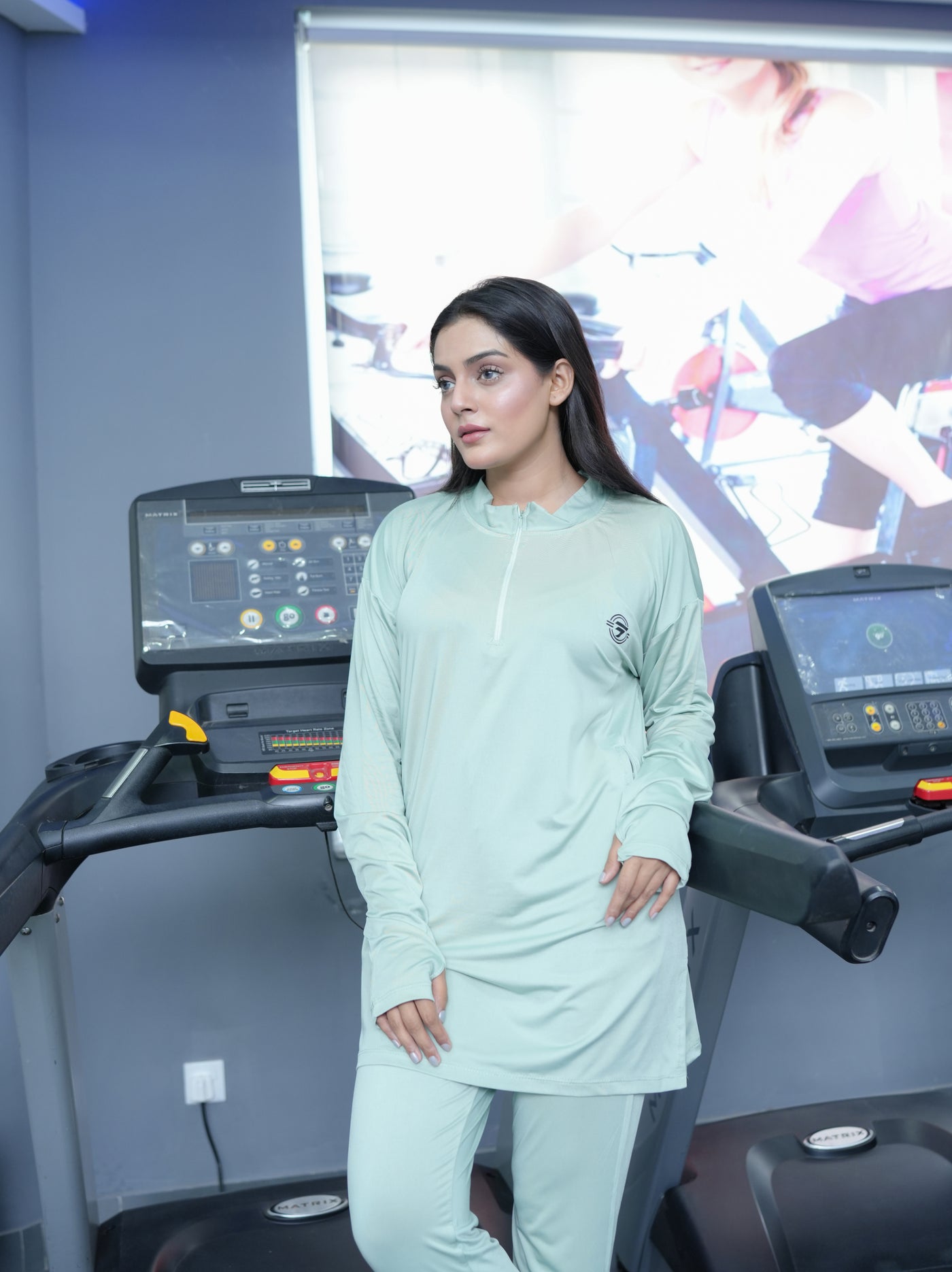 Modest pista straight top with pista trouser