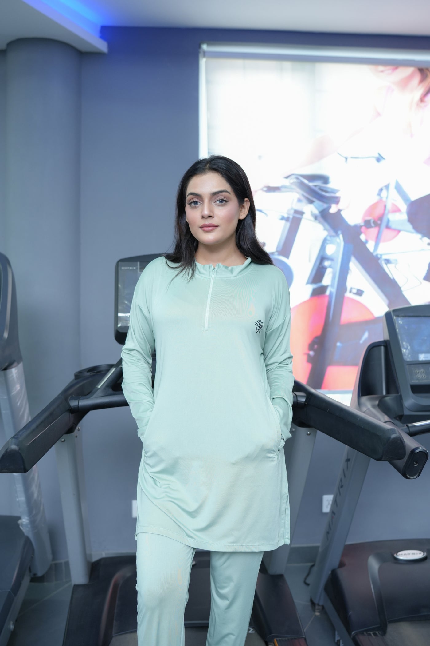 Modest pista straight top with pista trouser