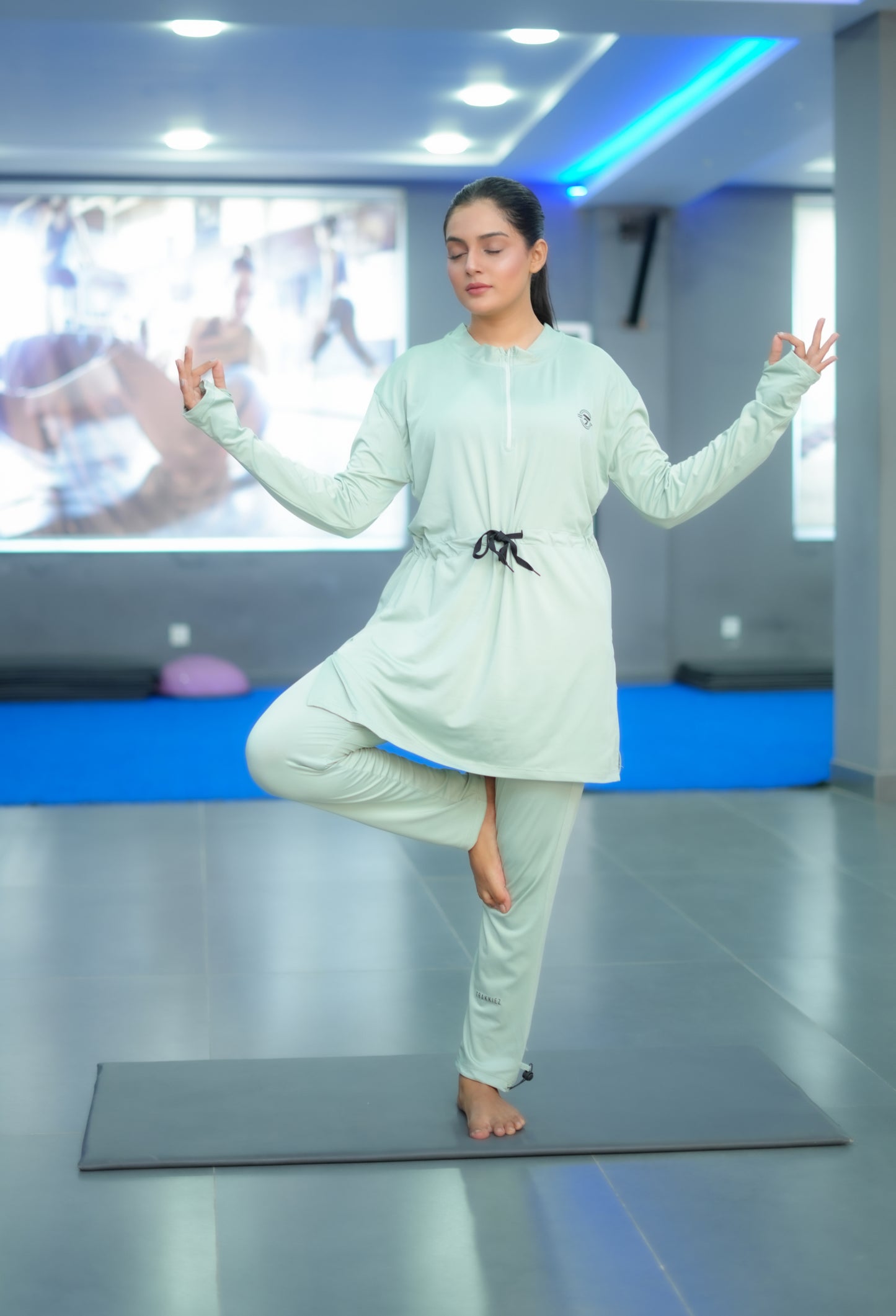 Modest Pista belt top with pista trouser