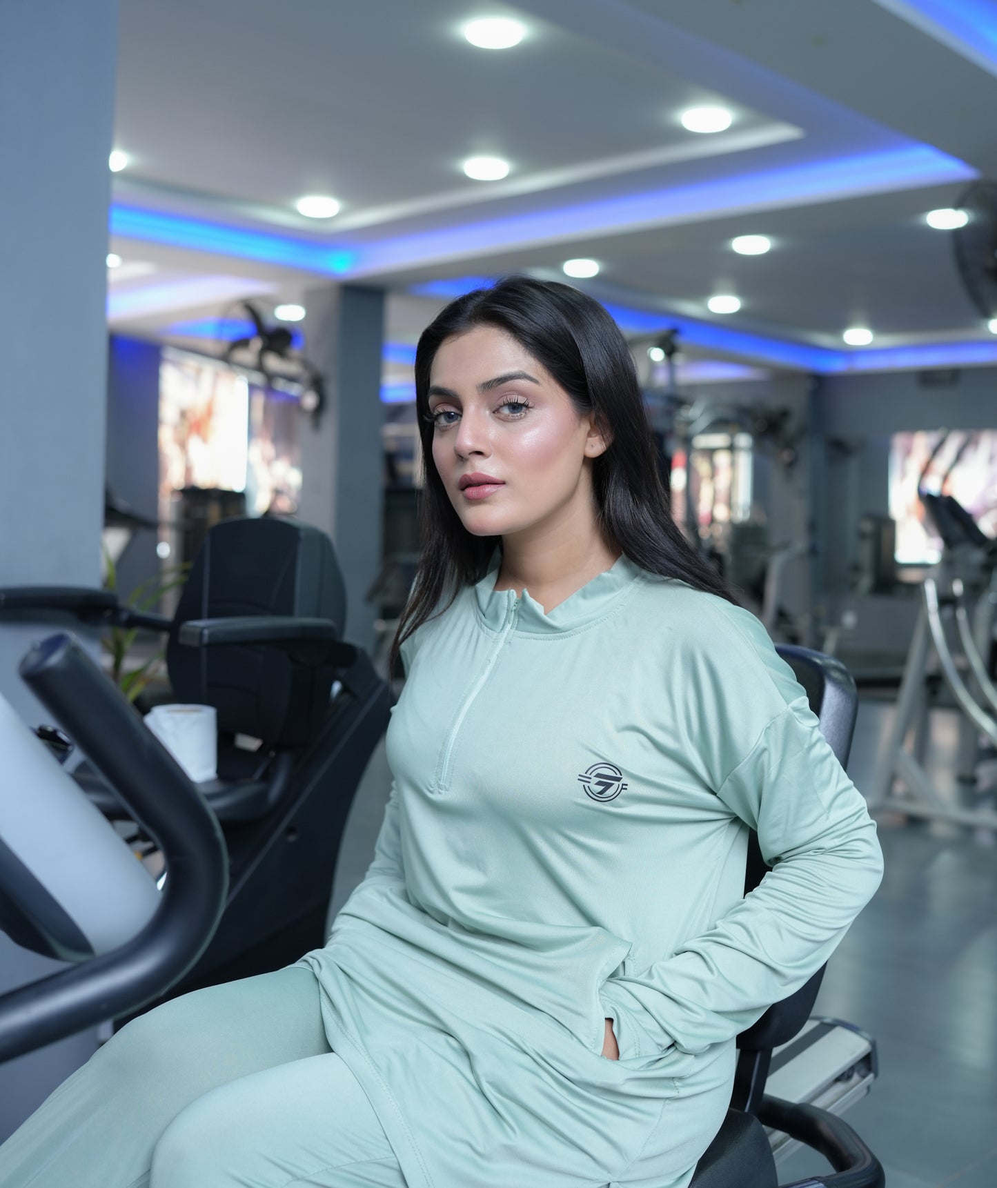 Modest pista straight top with pista trouser