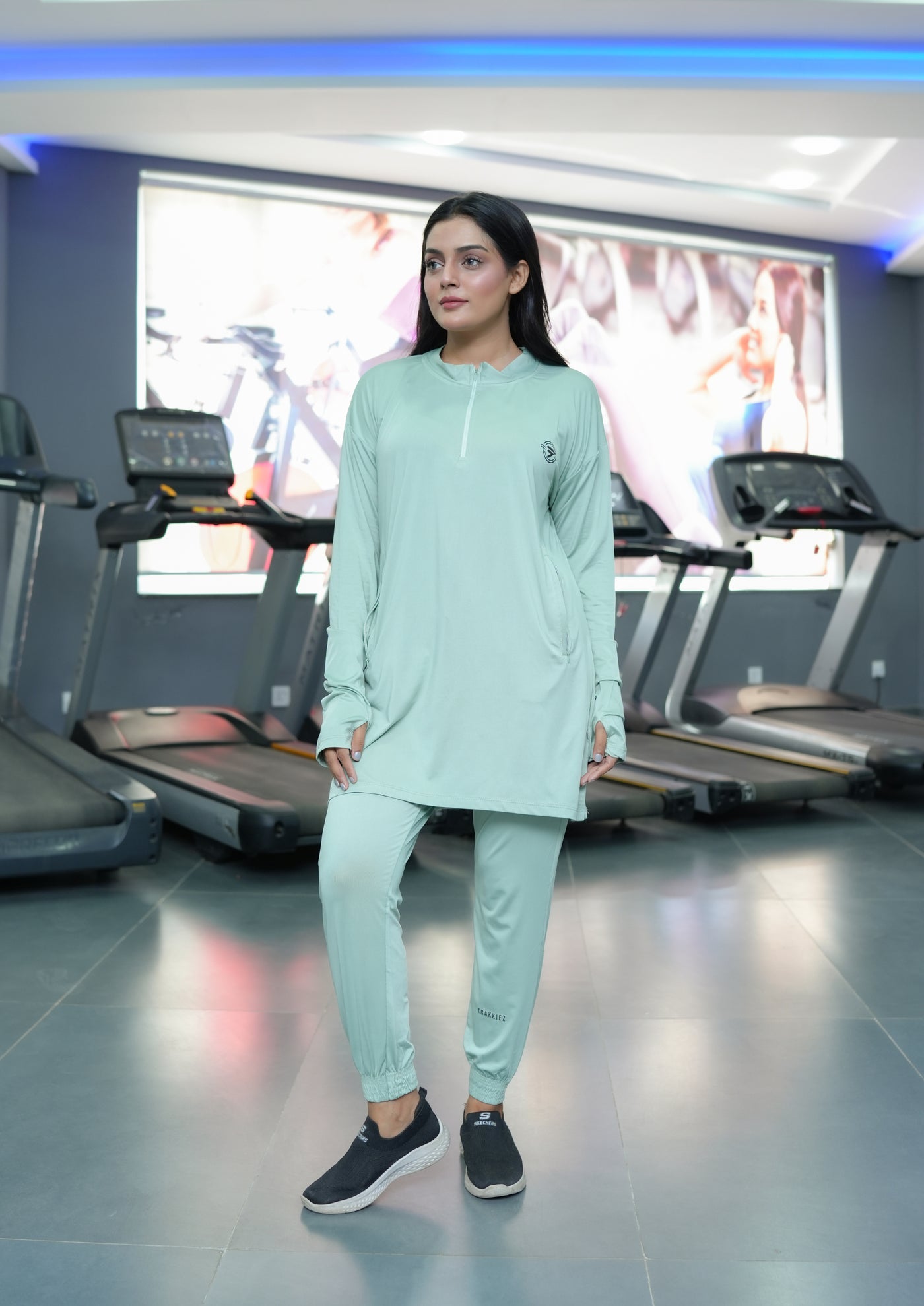 Modest pista straight top with pista trouser