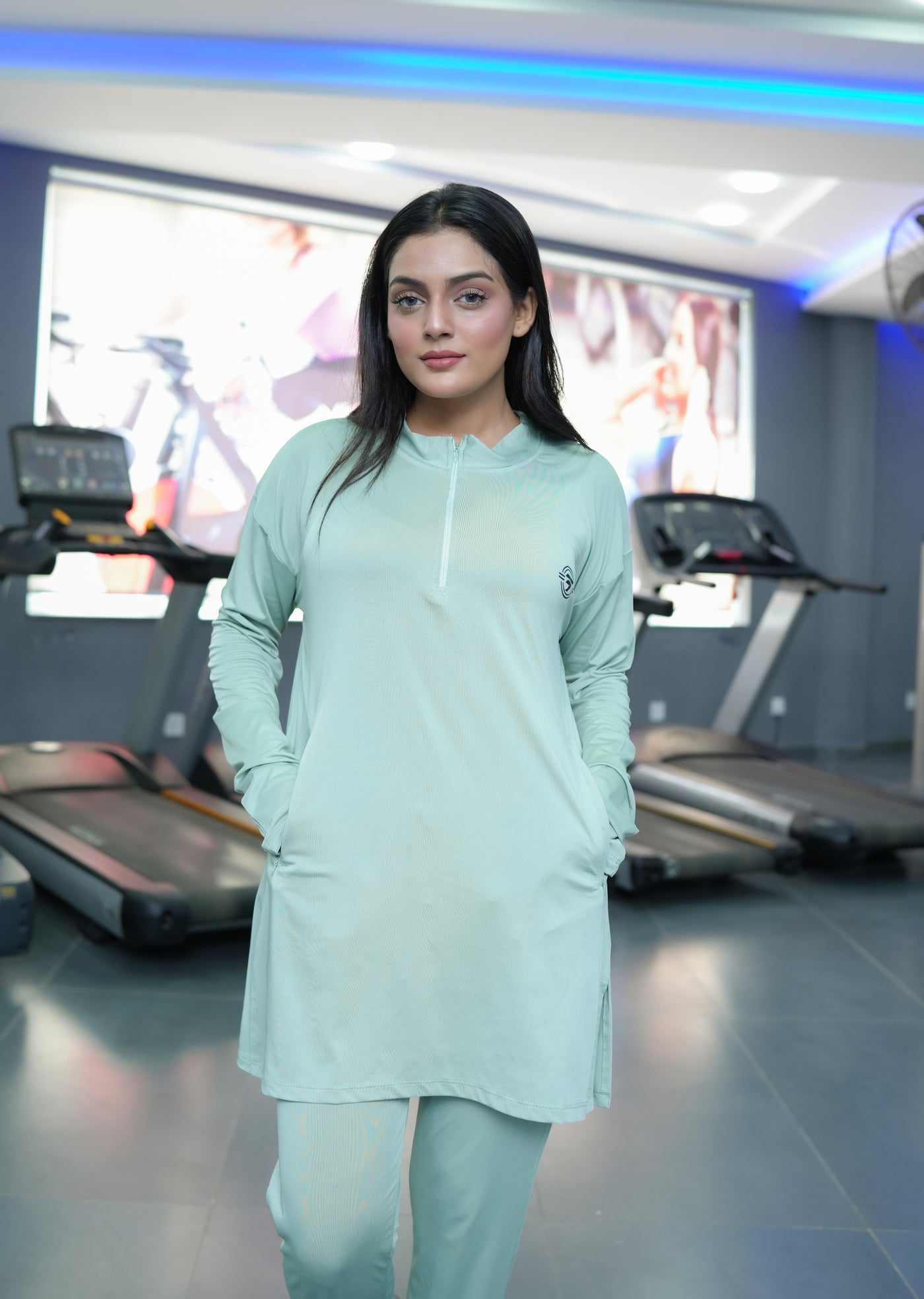 Modest pista straight top with pista trouser